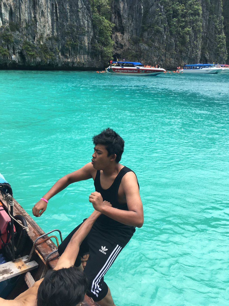 ahmadzaimfz's tweet photo. Hantam. #yensem #yentle #krabiphuketbroscemas #hekkkk https://t.co/1RGkXNtn2y