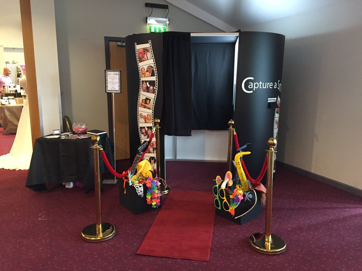 CaptureaSmile's tweet image. Is your school having a Christmas fete? 🎄Capture a Smile is now partnering with schools &amp;amp; 30% of proceeds go to the school! #photobooth 🎄🎅🏻🎁