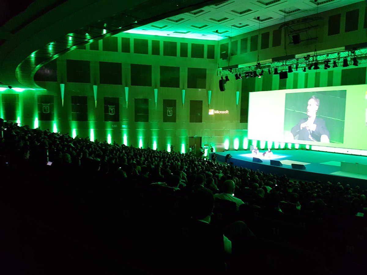 guruxp's tweet photo. #MicrosoftSummit a tope! @MSFTCommSpain @CO365 @TechNet_es https://t.co/ETvHhv49Za
