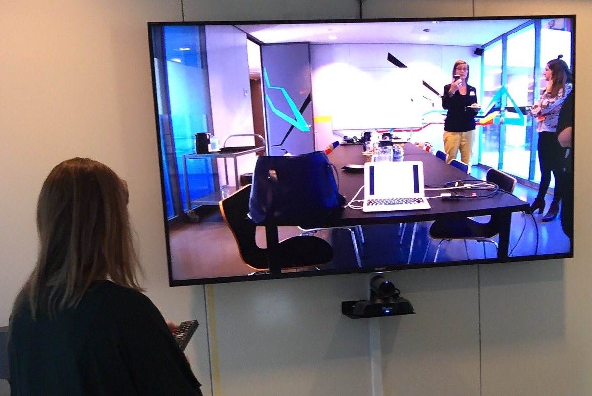 missmunter's tweet image. .@rankenberg og jeg vil bare gerne vide, om det er @MariaRorbyeRonn der kigger med? 👀😉 #diginn