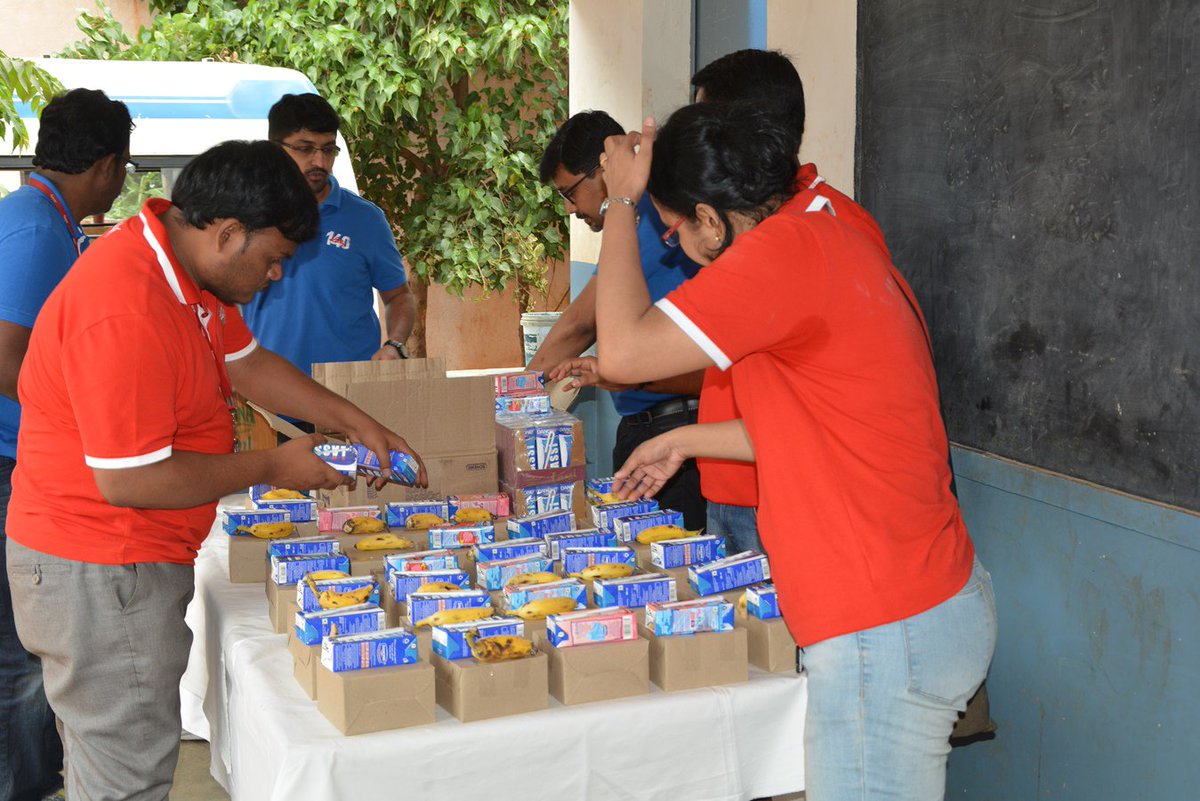 GayathriGangana's tweet photo. #wearelilly First Lilly Day of Service @LCCI Bangalore working with underprivileged kids of migrant workers. #ServiceWithFUN https://t.co/GfZns2p70o