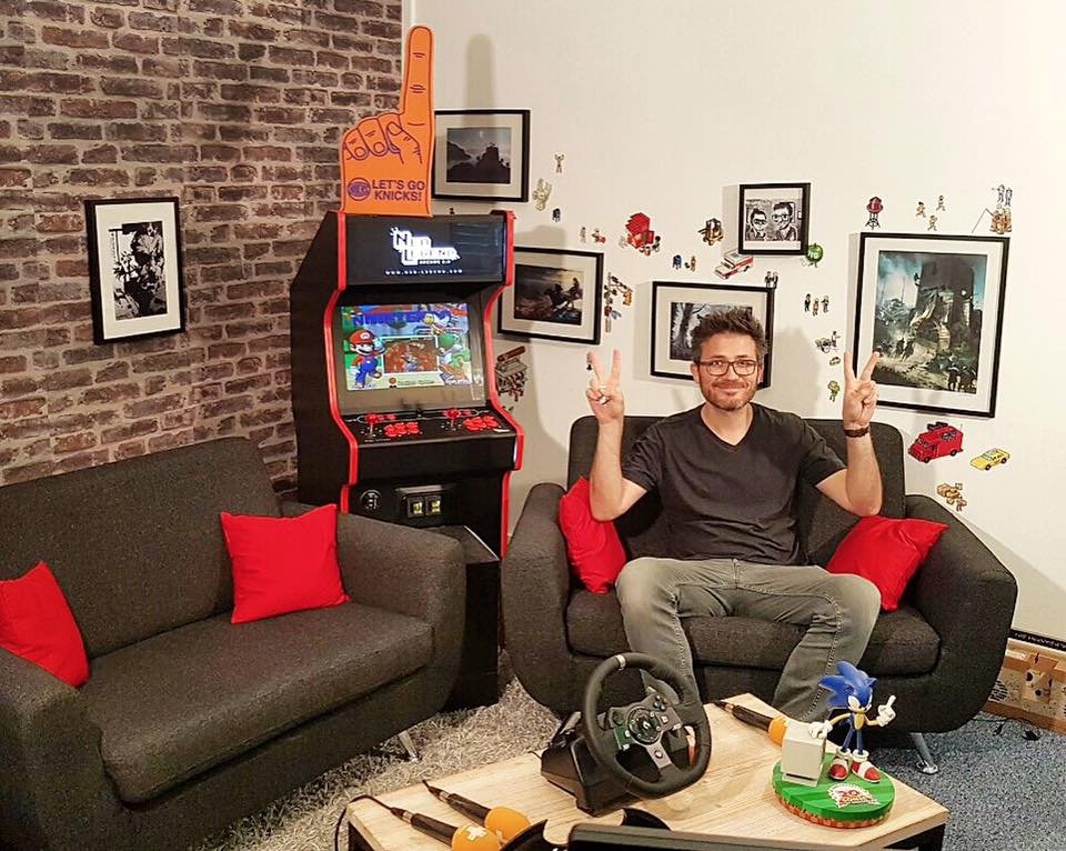 neolegendparis's tweet photo. Sympa la Mini Arcade pour le plateau @gameblog TV !! #retrogaming #gameblog @Djoulo @JulienChieze https://t.co/2vWGCB4oHD