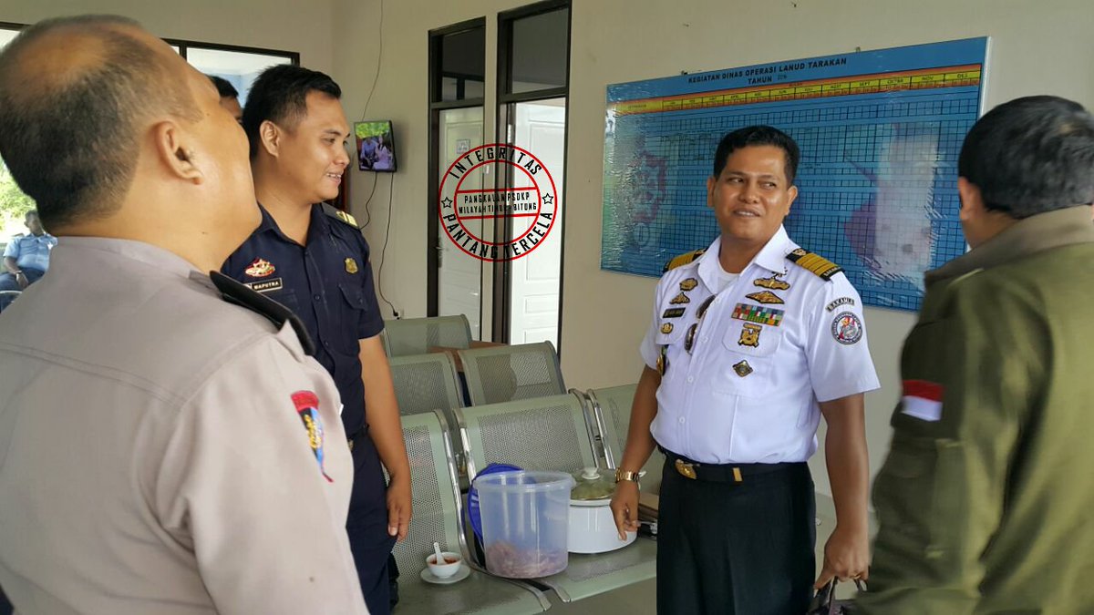 LanPSDKPBitung's tweet photo. On Board Patroli udara "Bhuana Nusantara IV" @BakamlaRI di Wil. Per. Perbtasan RI (Kaltara) - Malaysia.
#integritas #kerjanyata #lan2update https://t.co/eOiJbPWigQ