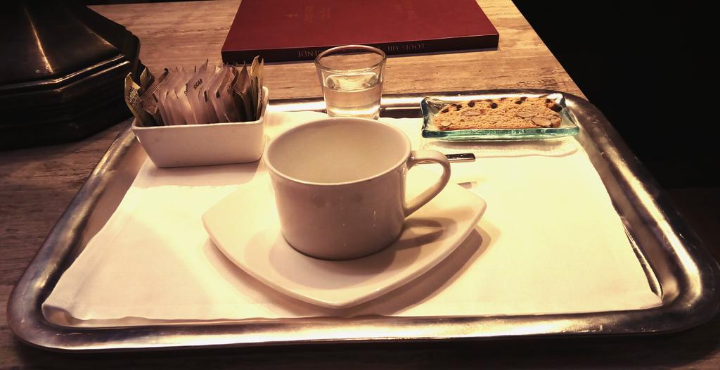 Shradha1910's tweet photo. So that's how we serve coffee .. what about you ? @OberoiGroup @TheOberoiMumbai #OberoiDirect https://t.co/ahD6QjqgeN