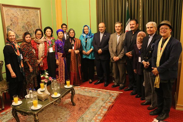 ICHHTO's tweet photo. Head of World Crafts Council-Asia Pacific Region, #GhadaHijavi, and head of #ICHHTO, #MasoudSoltanifar, meeting.
#WCC #Isfahan #Iran https://t.co/LpQrW3oS62