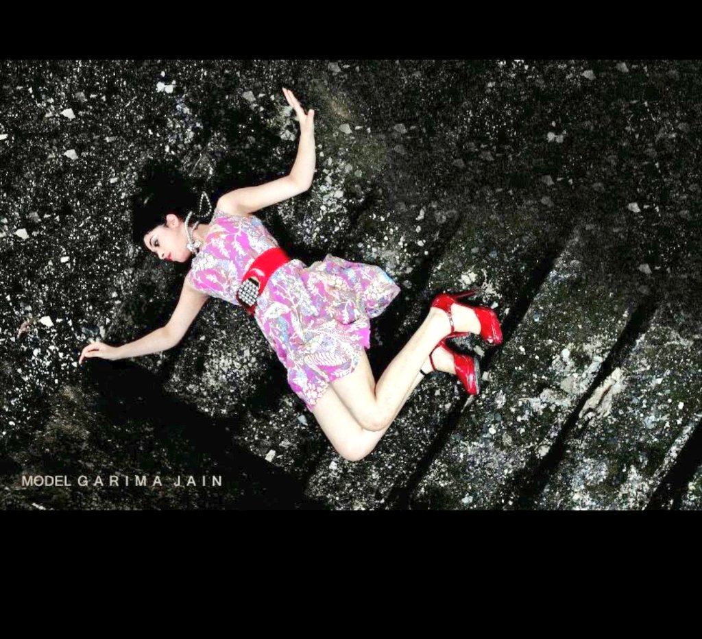It looks easy but,it wasn't #garimajain #officialgarimaj #raavi #shakti  #photoshoot #model #actress #singer #red #pink #black #upsidedown