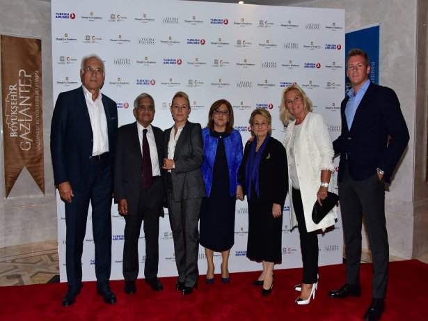 Sayın <a href="/demetsabanci/">Demet Sabancı</a>'nın da davetliler arasında olduğu 'Gaziantep mutfağı' İstanbul'da tanıtıldı. bit.ly/2cAzx6l <a href="/FatmaSahin/">Fatma Şahin</a>