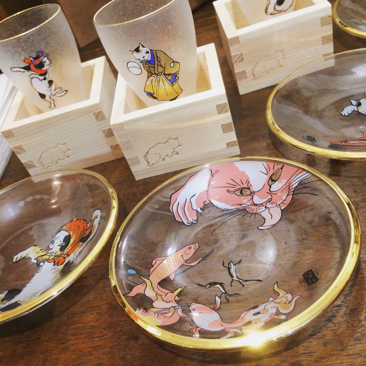 王冠印雑貨店 オウカンジルシザッカテン בטוויטר 歌川国芳の江戸猫グラスシリーズ 週末で品切れになってしまった枡酒グラスや丸皿も補充されました 彡 ねこまつりat湯島 ねこまつり 湯島 王冠印雑貨店 猫 浮世絵 歌川国芳 Ukiyoe Kuniyoshi