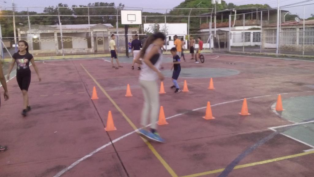 makundo's tweet photo. #ClubDFC #Futsala #Fem se sigue preparando de cara al Camp de @GoleraSportBar @cer_10 @franklinguitten @raimondbrito @NunoGonzalez https://t.co/fYaly0Zeh2