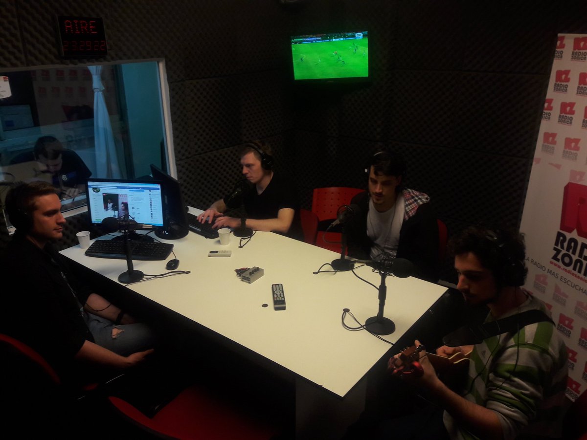 LaCaramelera's tweet photo. Estamos en al aire de @_SilenzioStampa sumate! #EnVivo https://t.co/vt0TgI2637