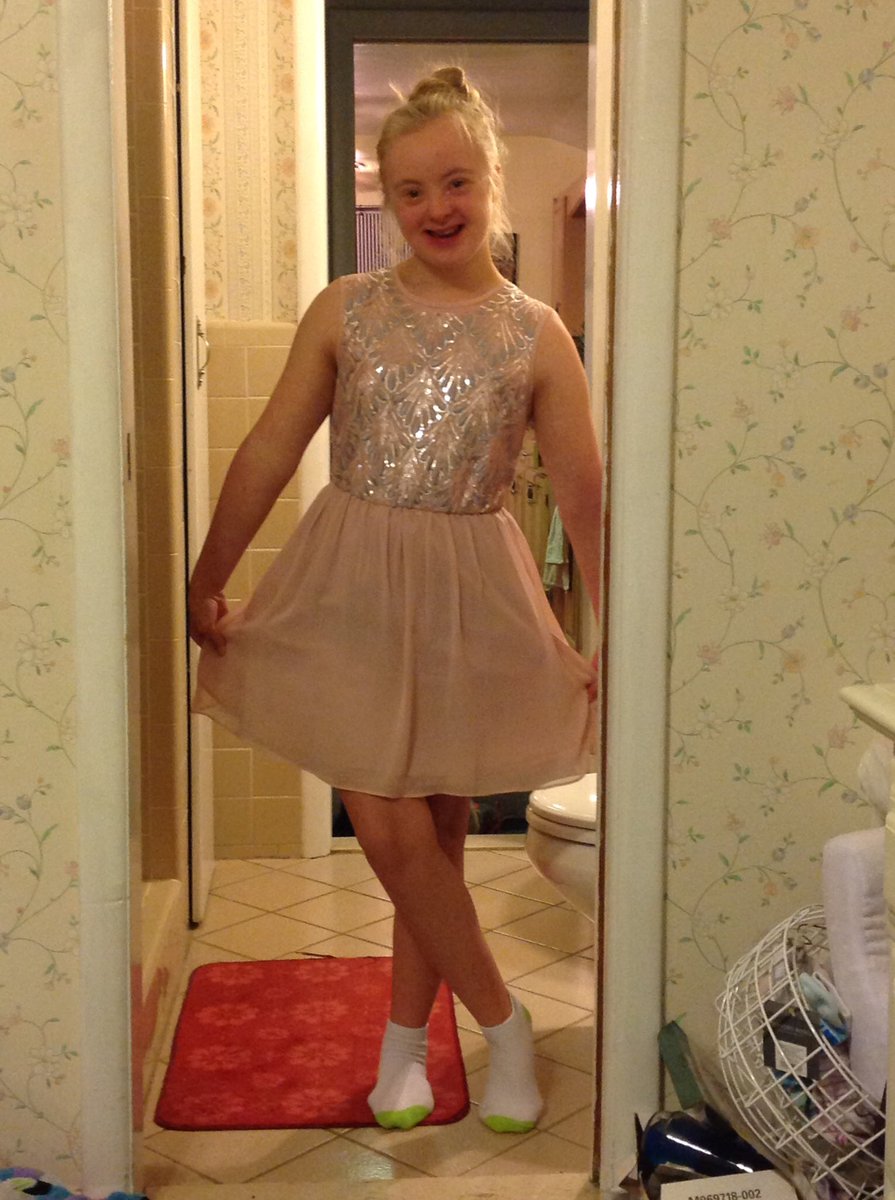 01Kraft's tweet photo. but look at how cute my sister is trying on homecoming dresses https://t.co/iihbvKZlEA