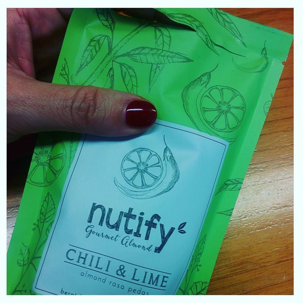 SimoneSWellness's tweet photo. These are a morish locally made snack! #nutify #nuts #almonds #indonesia #jakarta #yum #sn… https://t.co/lQSYmNJkgk https://t.co/wzI0qM8haI