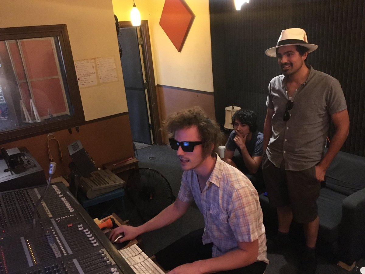 Mixing songs <a href="/lolipoprecords/">Lolipop Records</a> 👍🏼 #BLOODHOUNDS