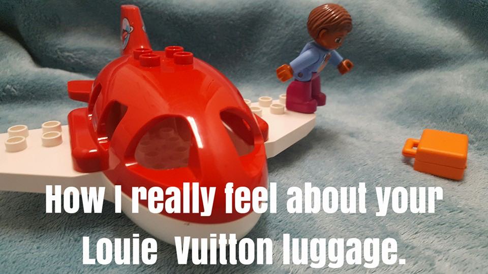 flightiquette's tweet image. The brand of your luggage does not impress me.