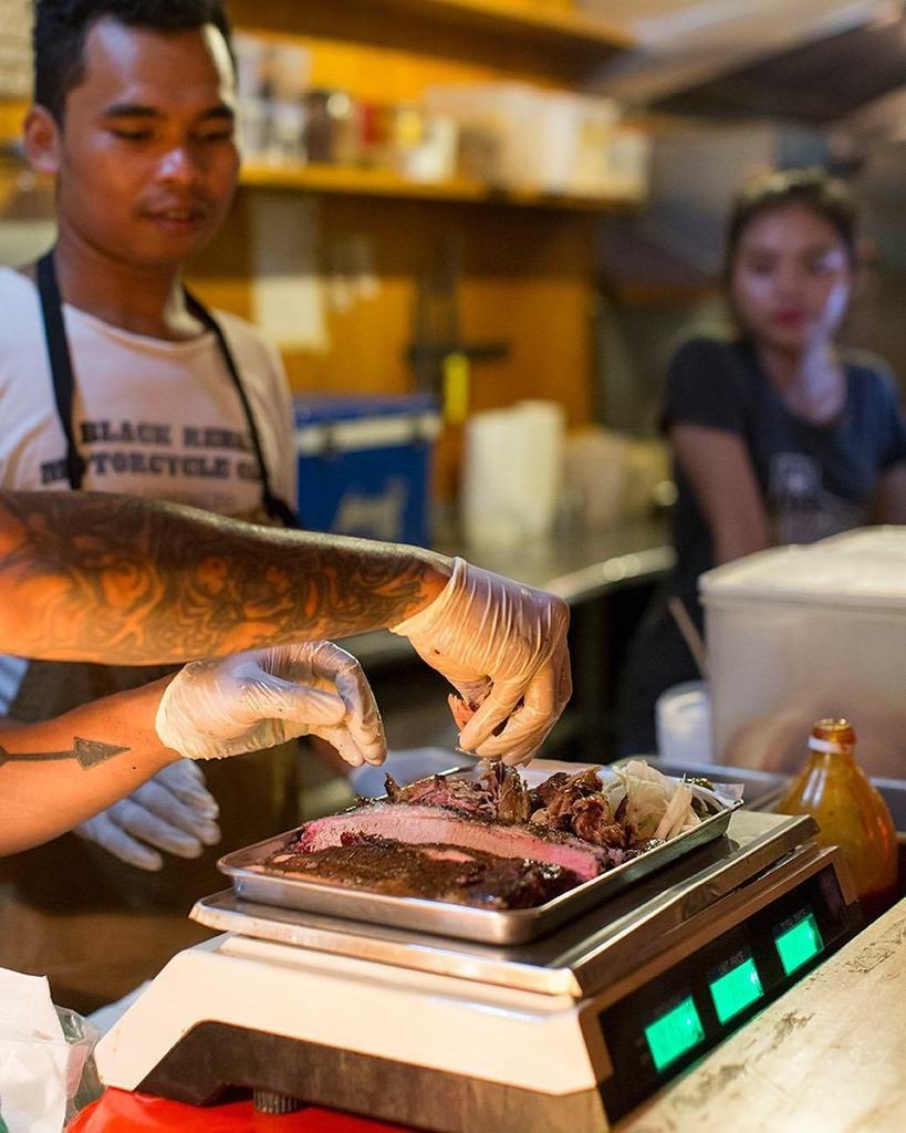 Putting the finishing touches on another great combo 😃😃😃
.
#lowandslow #balibbq #balibbqri… ift.tt/2deasRC