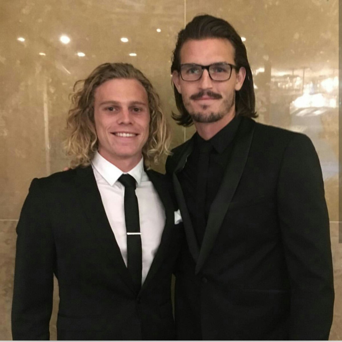 jaydeskittle's tweet photo. Phil Davis at the brownlow 🙋🙊 #stopit #thathairdo #thoseglasses #nicedate https://t.co/vdhAgYzcWb