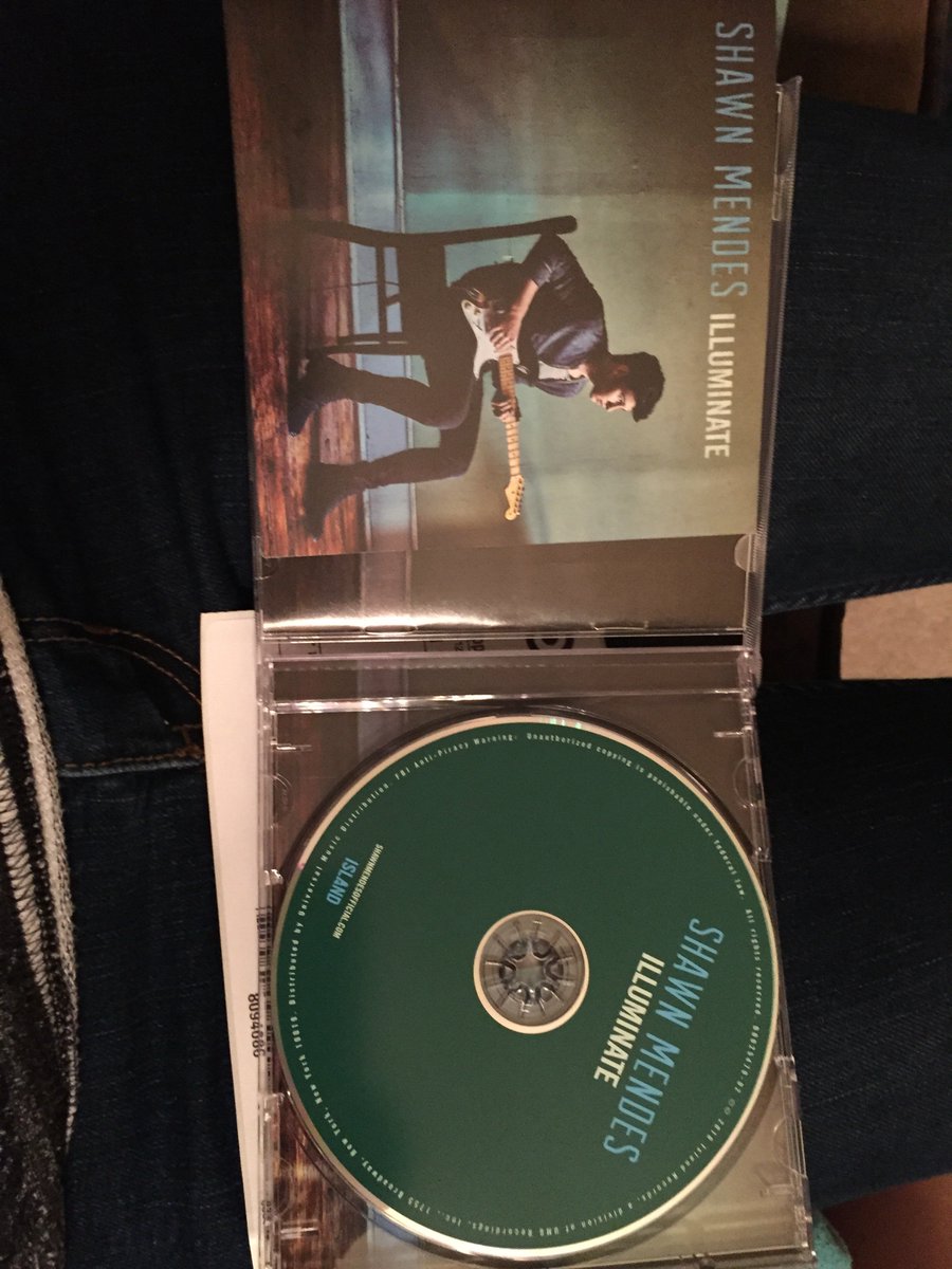 sbieberhems's tweet photo. when you order @ShawnMendes CD autographed and it arrives not autographed :-( so sad!! https://t.co/rxzd5OjoZX
