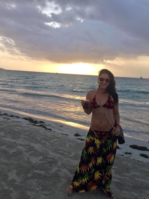 @_OHWELLMICHELLE throwback baby Ky Ky in negril 🇯🇲🇯🇲🇯🇲 https://t.co/uWkArjXYzj<a class="tags" target="_blank" title="On Twitter" href="/?out=eyJ0eXAiOiJKV1QiLCJhbGciOiJIUzUxMiJ9.eyJpYXQiOjE3MjIyMDQ4NTcsImlzcyI6InR3cG9ybnN0YXJzLmNvbSIsIm5iZiI6MTcyMjIwNDg1NywiZXhwIjoxNzUzNzQwODU3LCJyZWRpcmVjdF91cmwiOiJodHRwczovL3R3aXR0ZXIuY29tL19PSFdFTExNSUNIRUxMRSJ9.Df1tTBq2IieqKDPH4I45nDgfk7oNYxv5mp242xv2-DXLLFcvIGeKaRUb4KvBhtZ5t3EZXuduGp-4EpAUGEJpIQ">@_OHWELLMICHELLE</a>