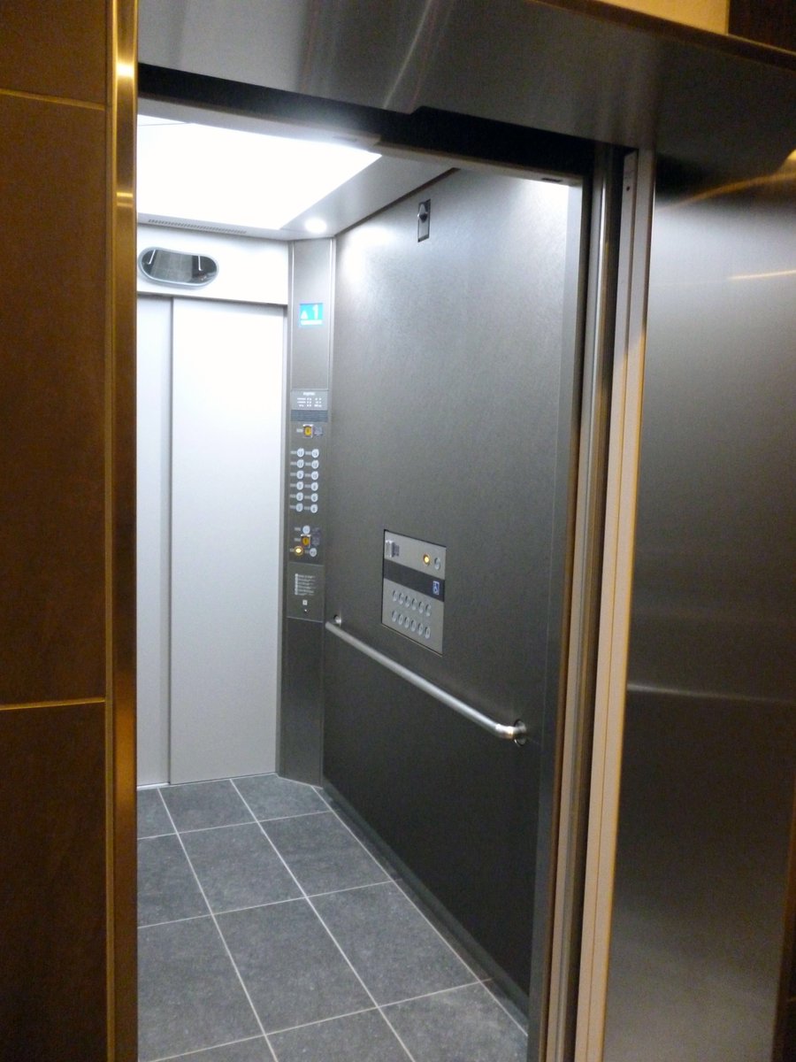 エレベーターの運行を止めないリニューアル ネオテリアは 新設のエレベーターの養生としても採用されています いつもと違った素敵な養生に変えてみませんか 簡単に設置出来ます 詳しくは T Co 4qt4x72cqq 養生 エレベーター内装 臭い 傷