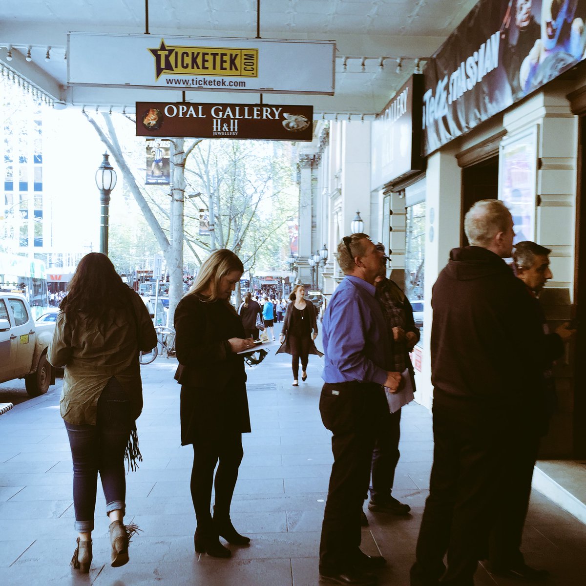 LabrooyLozz's tweet image. Line out the door waiting to pick up grand final tickets - #ticketek staff don't seem to be in any hurry! #hourwait #AFLGF #athenaeumtheatre