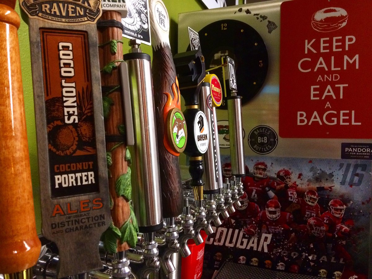 BagelsnBottles's tweet photo. Did you know we fill growlers until 11pm? End your night with a local craft beer and a bagel sandwich. https://t.co/3QSXZrUeFP