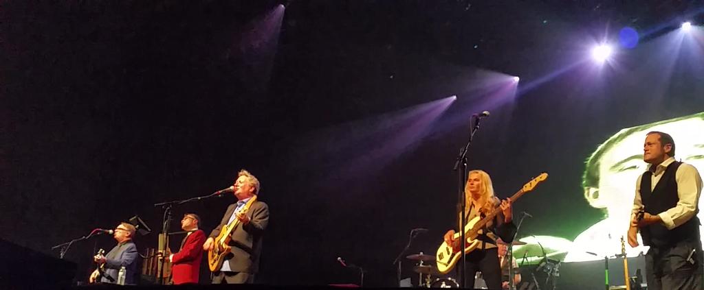 Sa_Ka_Bi's tweet photo. Amazing @Squeezeofficial show tonight! Thanks @chrisdifford @glenntilbrook #lucyshaw #simonhanson #stephenlarge https://t.co/ti7JAia1sx