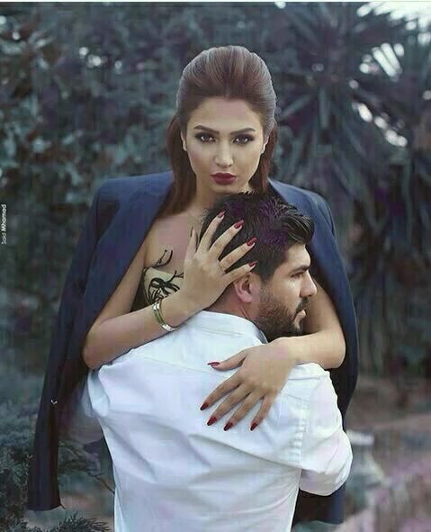 قلبي عليك من فتنةٍ في يديك..
نعم سأغنيها لك حبيبي الذي تمنيته عمراً
و على يقينٍ أني لن ألتقيه يوماً
على علمٍ أني لم أقبل ثغرك إلا حلماً
#ضي