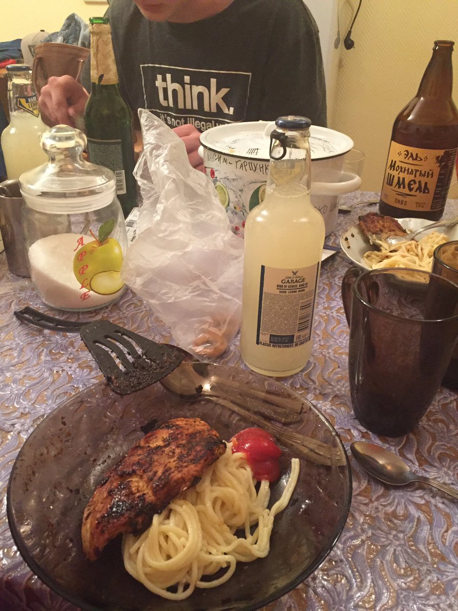Coccomorocco's tweet photo. Ужин в общаге, хехе🍴 https://t.co/FEFK7vqpu8