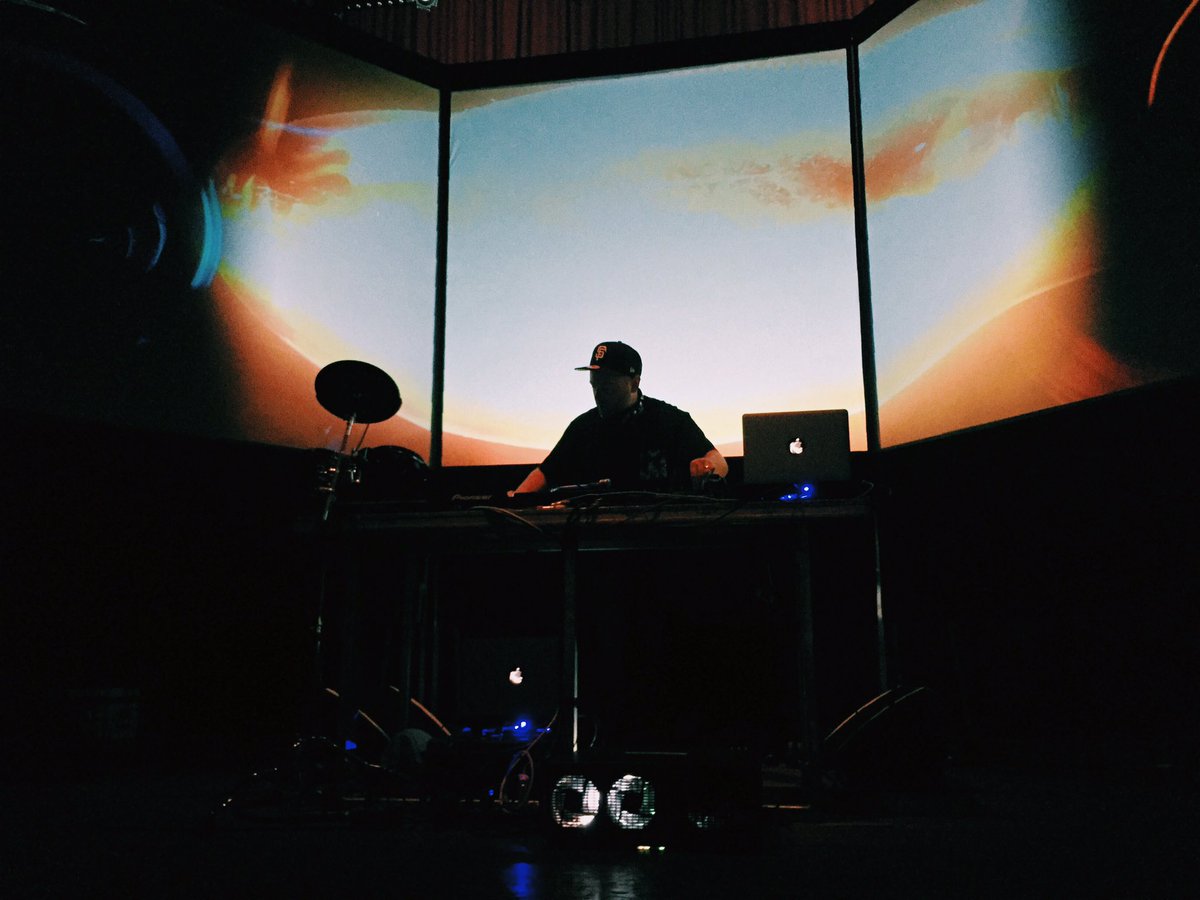HOBSanDiego's tweet photo. .@djshadow has hit the stage loud and clear! #fallformusic https://t.co/6Dm4xrm2JG