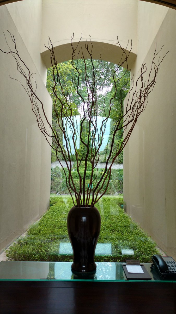 neeyach010506's tweet photo. @OberoiGroup
#OberoiDirect
Reaching out to you at Trident, Gurgaon. https://t.co/QfvCOyb6lj