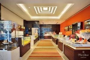 surajk96's tweet photo. Festive hampers by the Oberoi Patisserie 
The Oberoi gurgaon
@OberoiGroup 
#OberoiDirect https://t.co/On8xYRWmKv