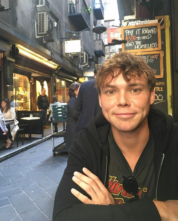 fivesosupdats's tweet photo. Ashton vía Instagram; "Hoy aquí con @Luke5SOS en Melbourne xx" 

-majo https://t.co/7BMcIzrzzm