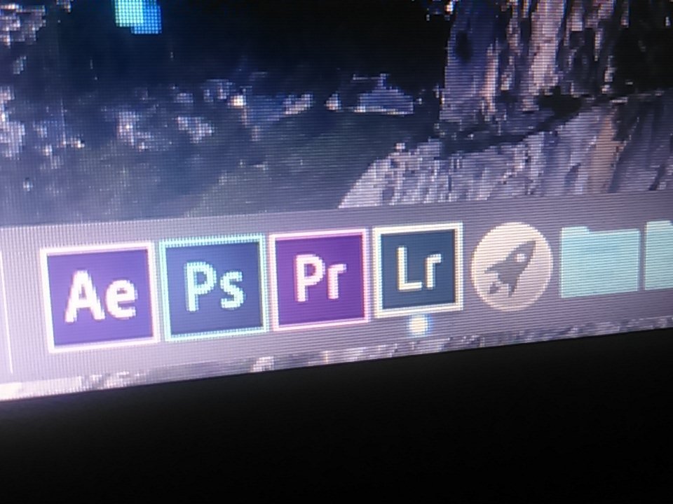 OrrantiaMiguel's tweet photo. Trabajo y más trabajo, mis 4 ayudantes, mis Adobe #Adobe #photoshop #lighroom #AdobeAfter #AdobePremiere #EdicionDigital #macOS https://t.co/q7nI0CAOBi