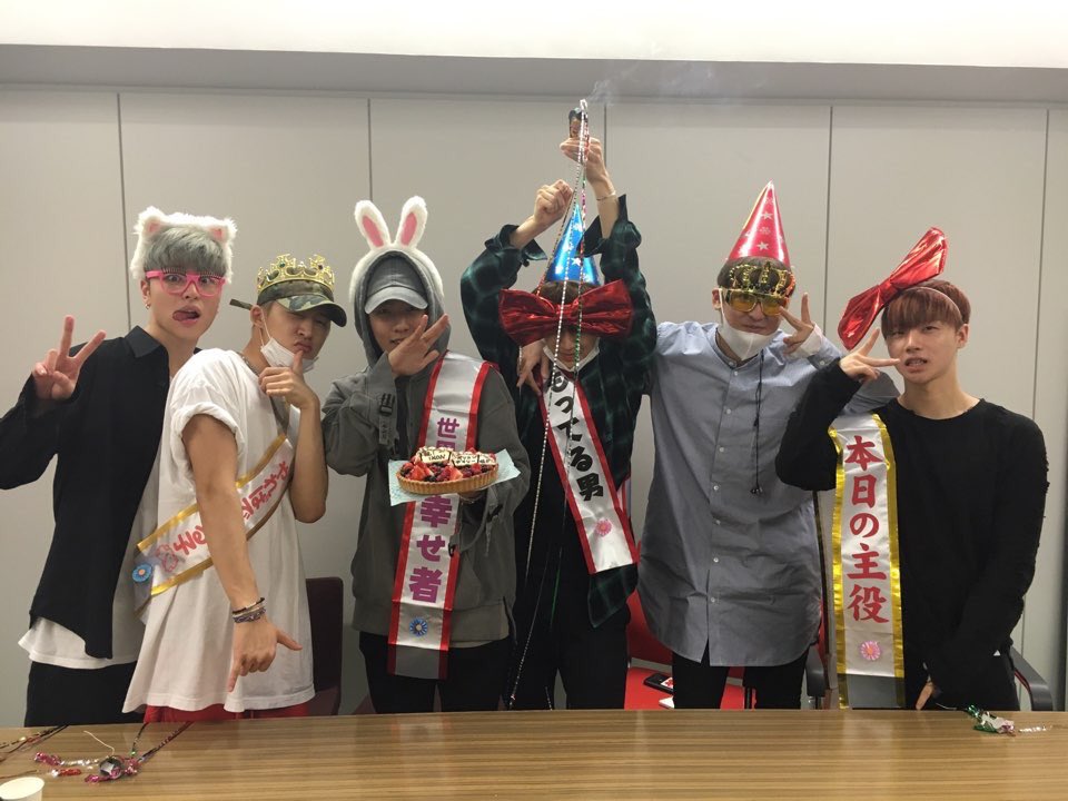 wayaway131's tweet photo. เพิ่งสังเกต ฮันบินถอดผ้าปิดตาแล้วววววววว ดีขึ้นแล้วใช่มั๊ยลูก TvT #GetWellSoonHanbin  https://t.co/Qlwwwx2PMo