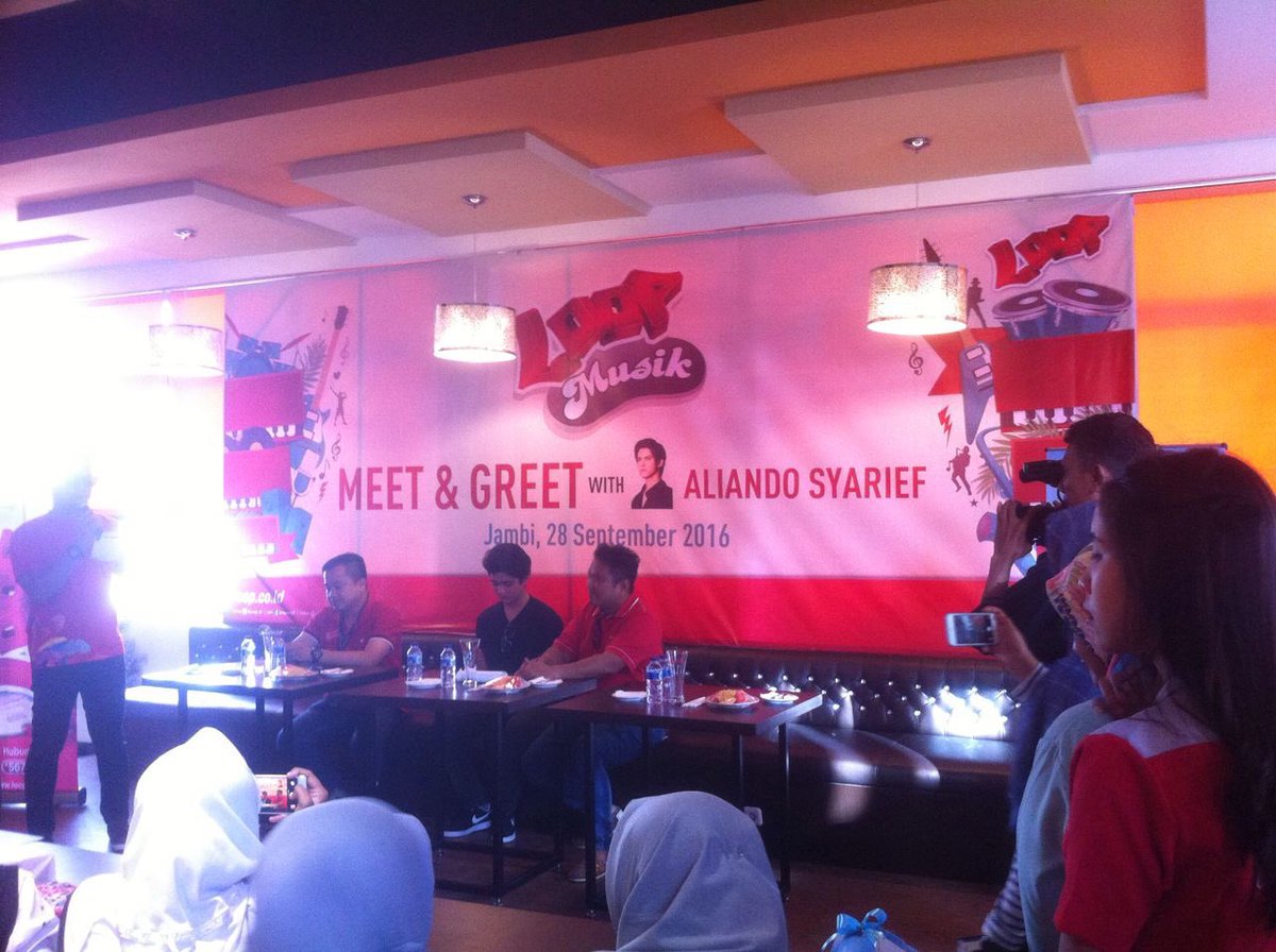 renetaetaa's tweet image. I miss him xoxo, cirebon bisa kali yaaa @LOOP_ID @alysyarief #Aliando4Jambi