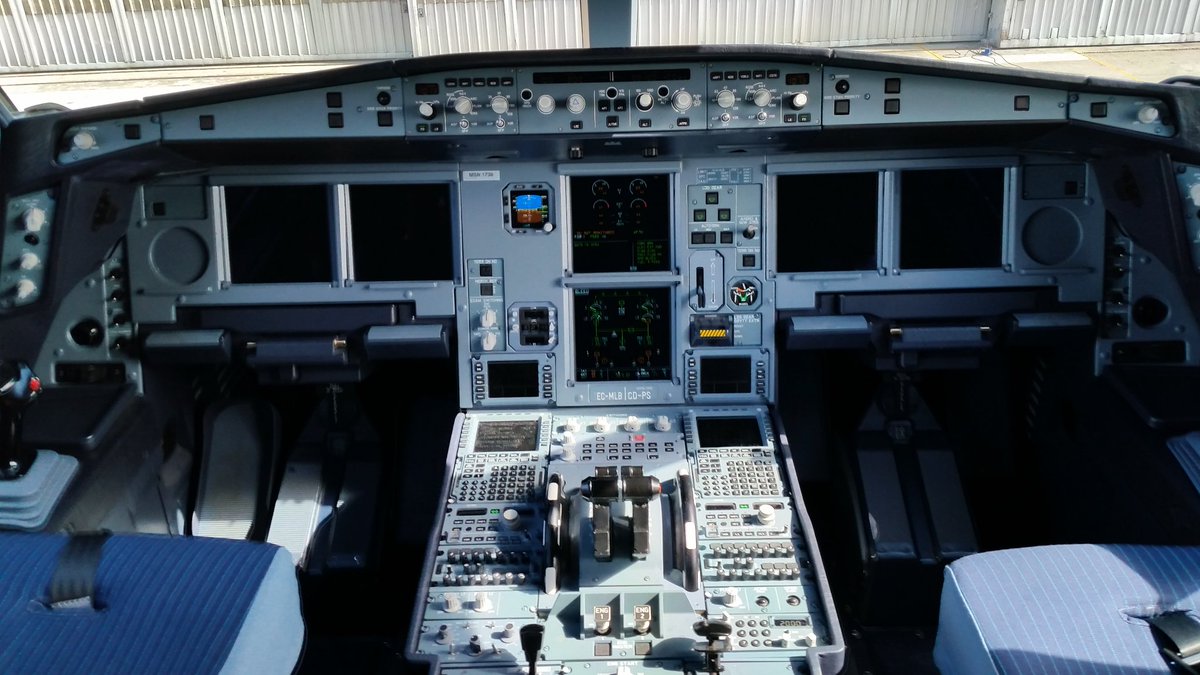 SurcaLosCielos's tweet photo. @Iberia nos a enseñado su nuevo A330 por dentro! Cabina, interiores y la zona de Crew rest #70AniversarioLATAMiberia https://t.co/h39ykyy6MU