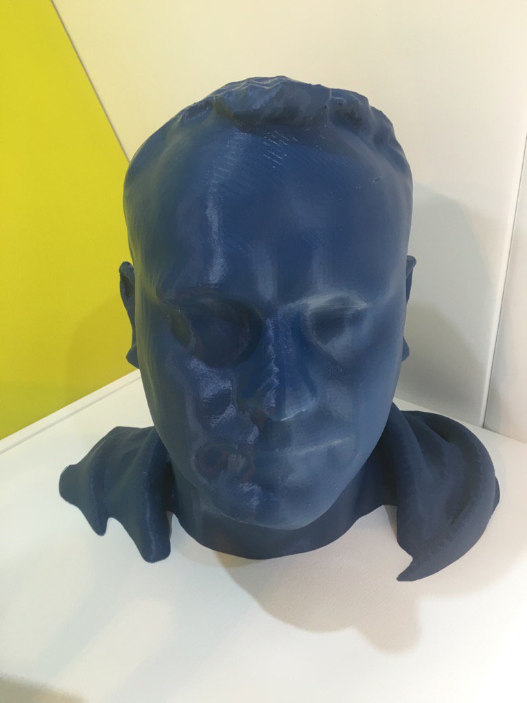 Miguel_0387's tweet photo. I've seen it all now @RPGary 3D printed selfie model #tctshow #3dprinting @swearstoomuch @IncusPR https://t.co/ps5WRPFoX7