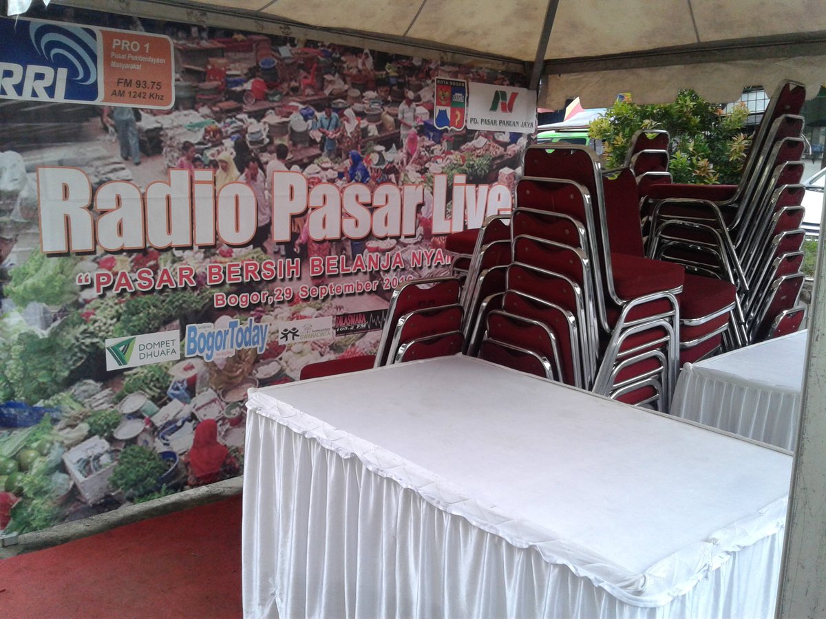 PLAZABOGOR's tweet photo. Persiapan acara RADIO PASAR LIVE @pasarkotabogor  bersama @newsrribogor lokasi di @PLAZABOGOR 
29 Sep 2016 jam 10.00 Wib @andriyuli https://t.co/E7PHNUK4hA