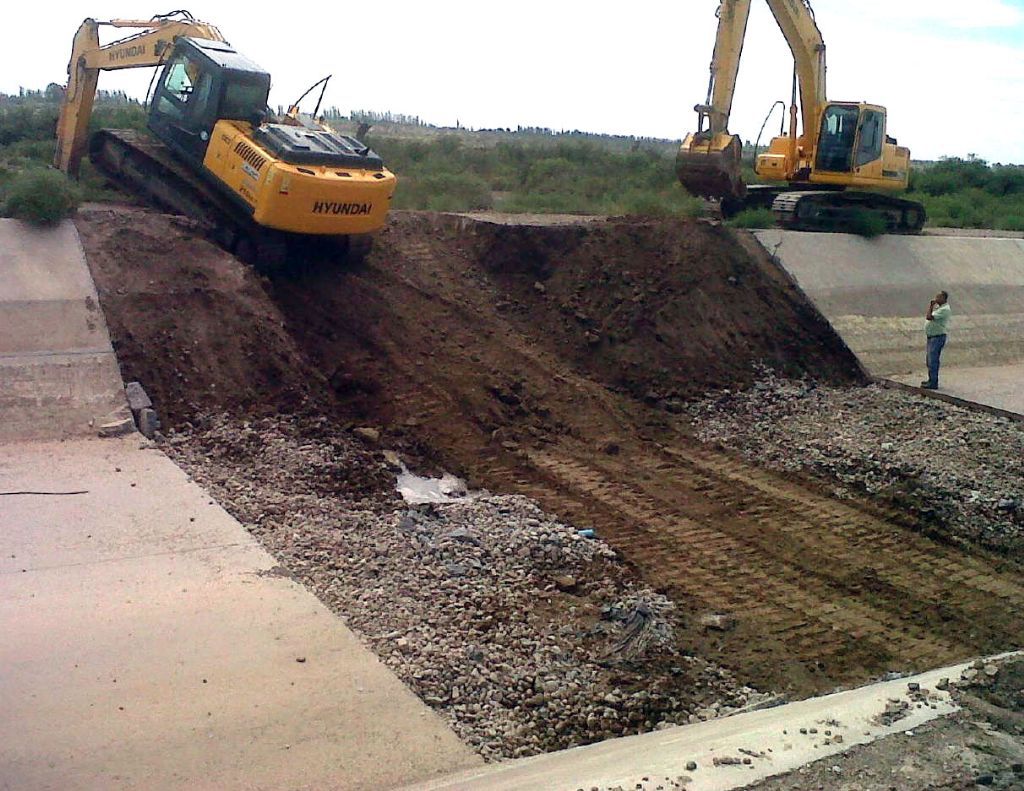 AlvearNoticias's tweet photo. Preocupación por el mal estado del Marginal del Atuel https://t.co/EGqQ8lcYA0 https://t.co/5Lf9HHRARU