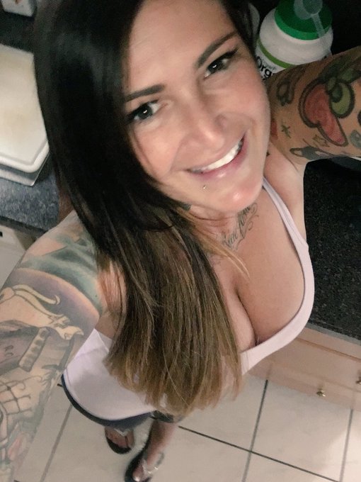 Mornin pervs #NoMakeupSelfie #naturalbeauty #SmileMore #bigboobs #HealthyAdulting https://t.co/bMJFN<a href="/tag/nomakeupselfie"class="tags">#NoMakeupSelfie</a><a href="/tag/naturalbeauty"class="tags">#naturalbeauty</a><a href="/tag/smilemore"class="tags">#SmileMore</a><a href="/tag/bigboobs"class="tags"><span>#bigboobs</span></a><a href="/tag/healthyadulting"class="tags"><span>#healthyadulting</span></a>