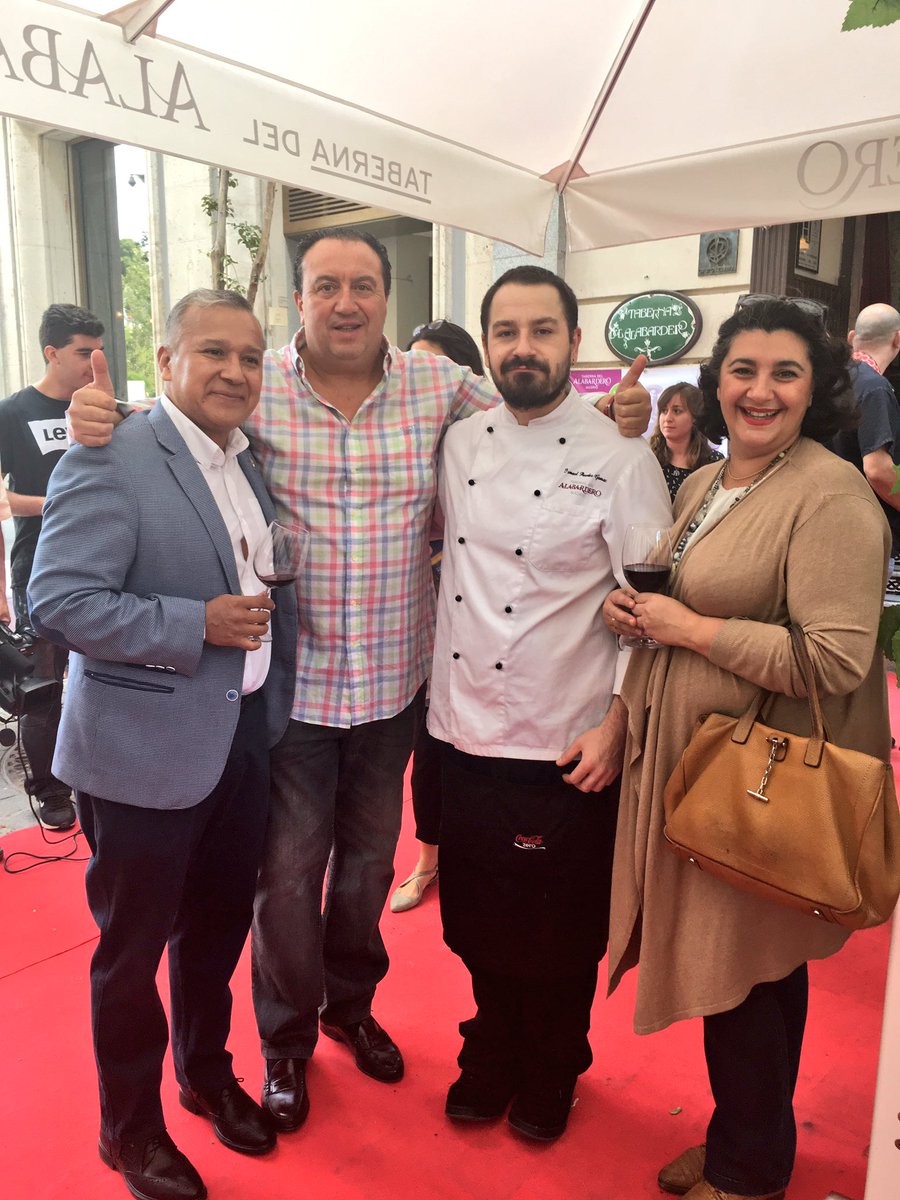 Con mucha gente guapa!! Eva <a href="/sospechosa88/">Eva Alonso</a> @alabonfranquet Rose  e Ismael @ChefsAlabardero @MOS_eventos Susana #Luis #LaGulaDeAguinaga 🔝👍💃
