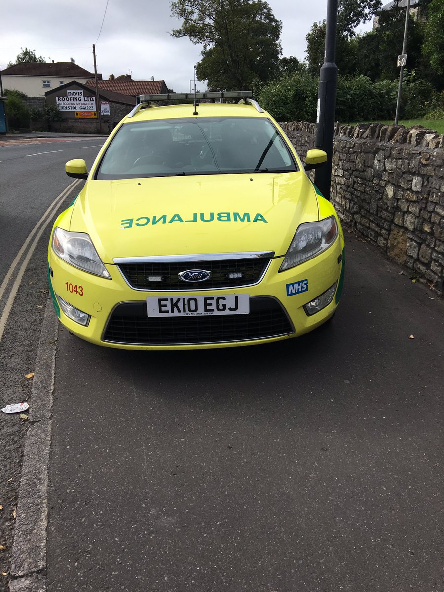 WellerAngie's tweet photo. @Bristol_CCG  .... Getting past this inconsiderate parking meant going onto the main road with 3 small children in tow!! https://t.co/wFr5aPMulL