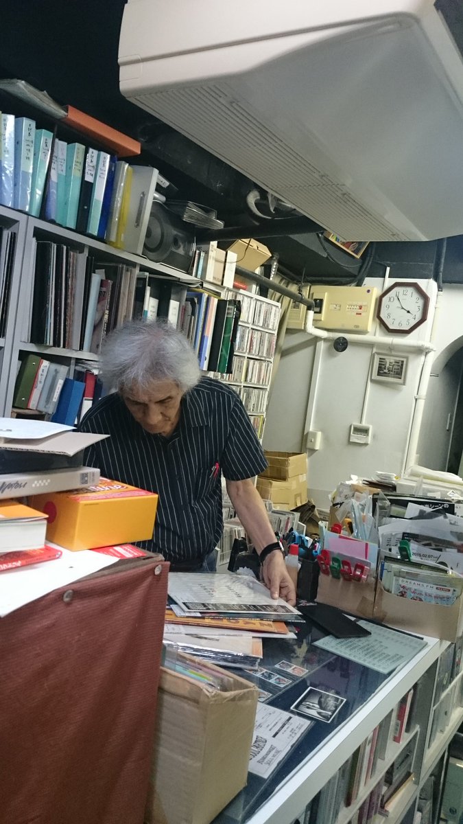 bschien63's tweet photo. 滿滿一間都是靈魂味兒的唱片行
#花大錢 #fukuoka #hakata #jukerecord https://t.co/FZoBy9pEYn