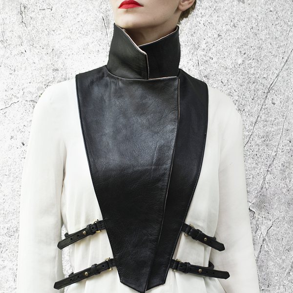 The ideal #LeatherCollar you need to wear under your coat this #fall. #handsofoizo exclusive design #PFW