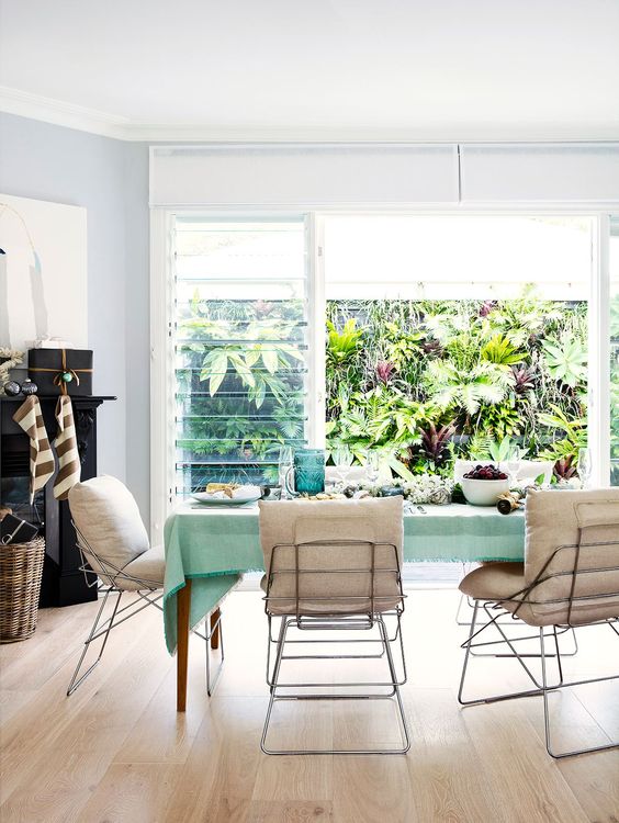 judrum77's tweet photo. Food 'n foliage clearly do go together - pretty darn well! #dining #insideouthomes #foreverfoliage #homedecor https://t.co/WWa47w9TeO
