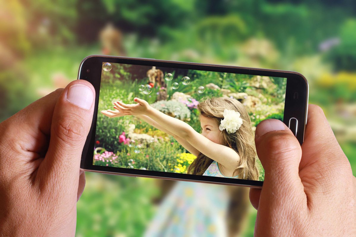 RPI_print's tweet photo. What do you do with you mobile pictures? Print 'm! #memories #personalizedprint #b2b #printprovider https://t.co/zumR9dUMbV https://t.co/mIz6GK3jBD
