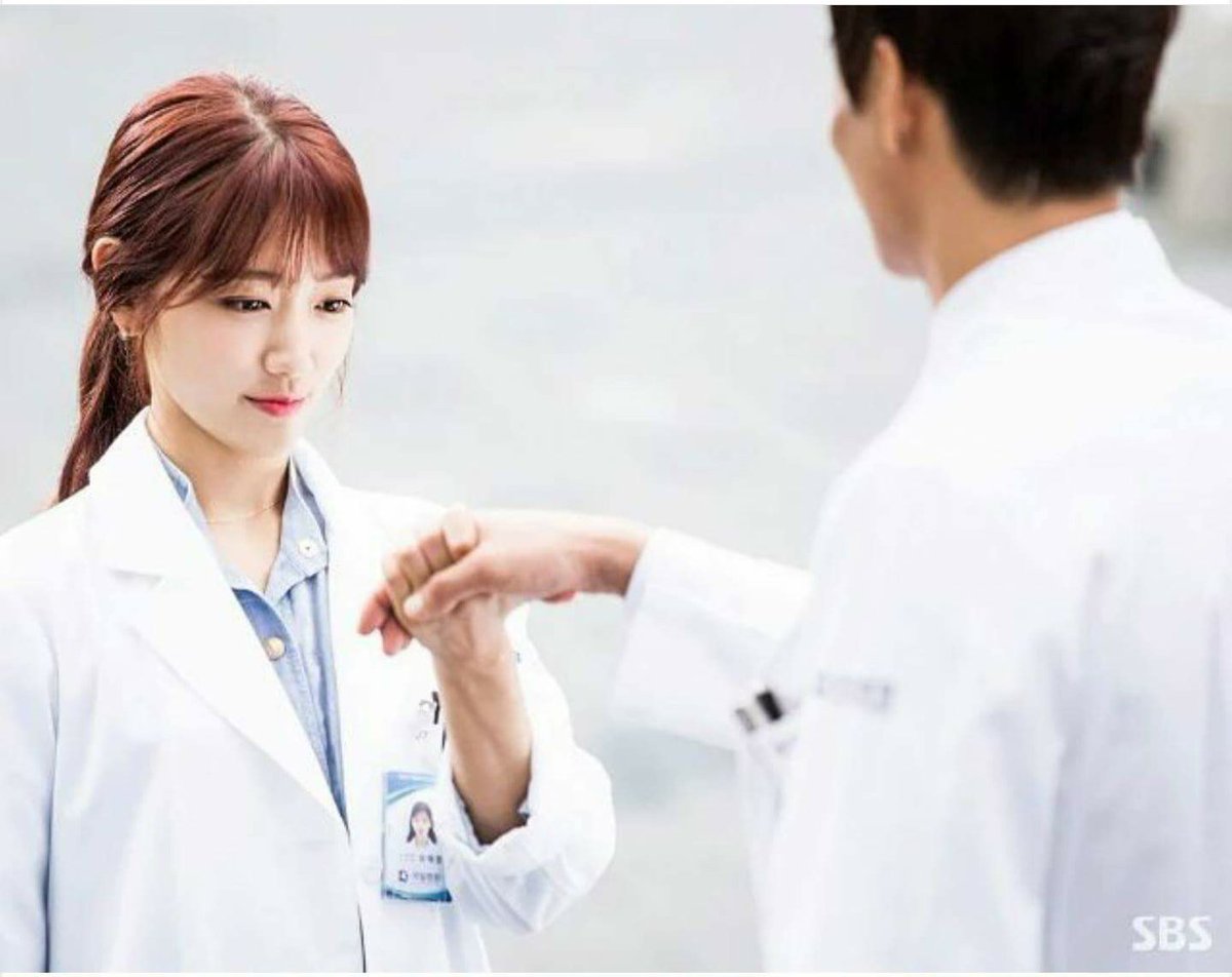 дорамы учитель ким доктор романтик 2. врачи дорама поцелуй. дорамы учитель ким доктор романтик 2. дорама врачи пак шин хе.