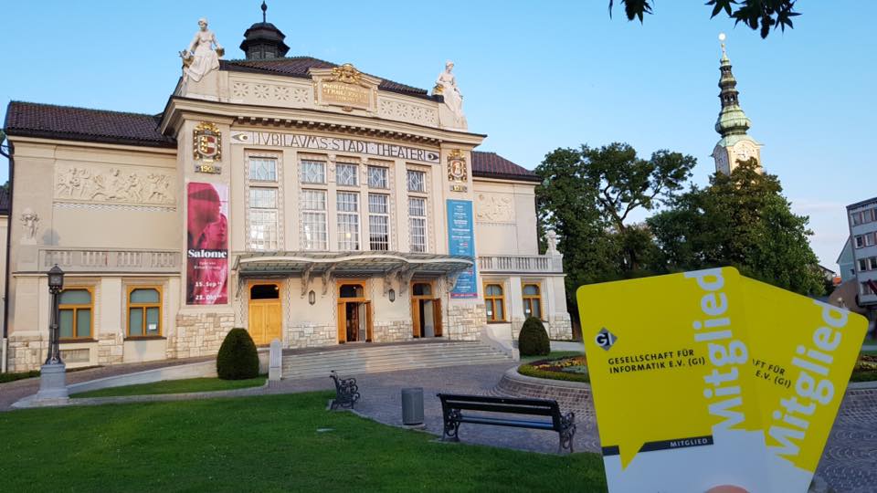 informatikradar's tweet image. GI-ler vorm Stadttheater Klagenfurt. Wir sind überall! #informatik2016