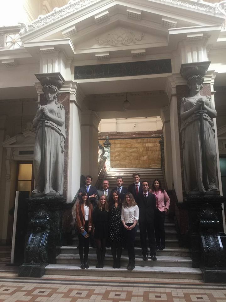 debatejudicial's tweet photo. La selección española de debate judicial fue recibida en Santiago de Chile por don Manuel A. Valderrama, Ministro de la Corte Suprema: https://t.co/PgjElePfy3