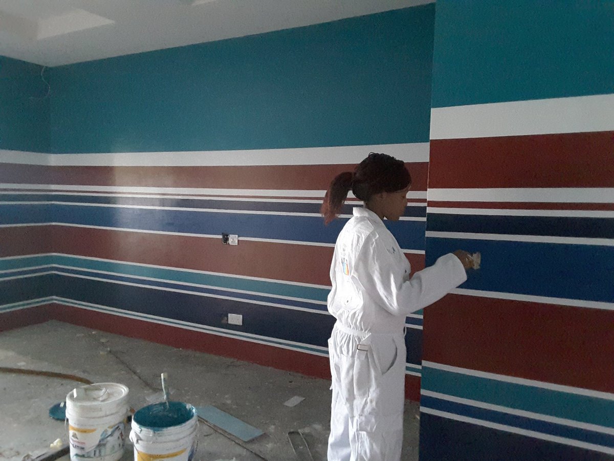 blessberrie's tweet photo. Oh wow! So nice @LadyPainterNG: My name is Joy Onyekwelu,  I am a Lady Painter https://t.co/VT75IL22x0"